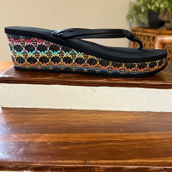 Juicy Couture Platform Black and Colorful Wedge Flip Flop Thong Sandals Size 9 - Picture 6 of 10
